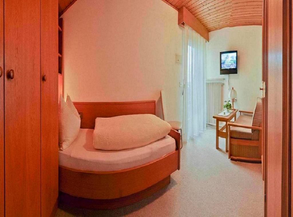 Haus Christl Bed & Breakfast Lana Room photo
